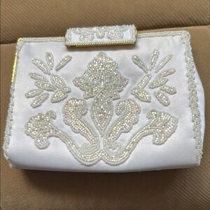La Regale White Clutch Chic Wristlet Bag